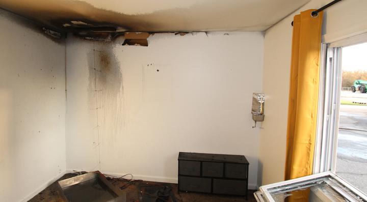 FSRI Examines E-mobility device fire spread limited and flashover prevented in closed bedroom experiment due to residential fire sprinkler.