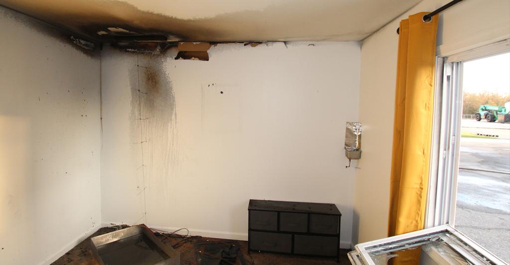 FSRI Examines E-mobility device fire spread limited and flashover prevented in closed bedroom experiment due to residential fire sprinkler.