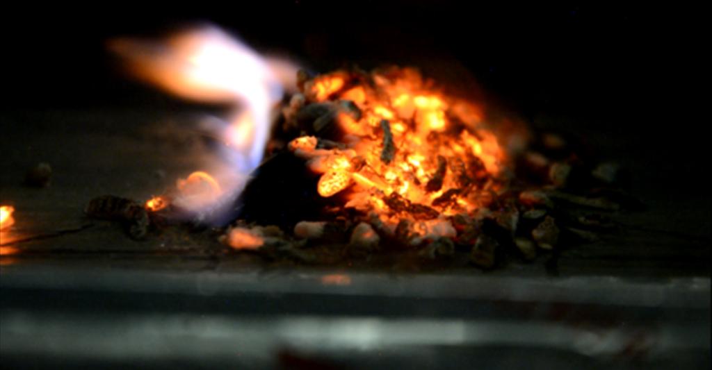  Firebrand ignition experiment to examine combustion behavior of building materials.
